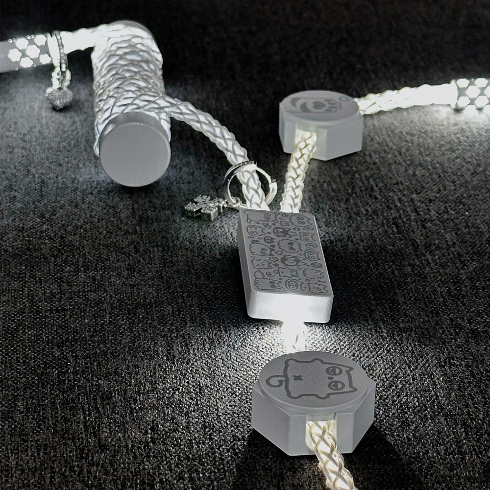UNKNOWN ERROR D40 クールホワイトライト磁気 - Gaming Accessories White のレビューと価格
